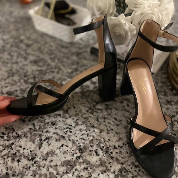 Open toe ankle strap heels - Picture 2 of 6